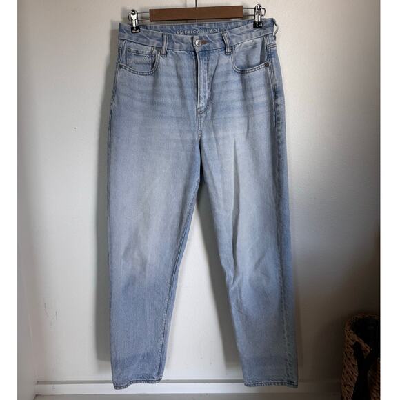 American Eagle Curvy Mom Jeans Light Wash Size 10 Tapered Leg - Picture 1 of 10
